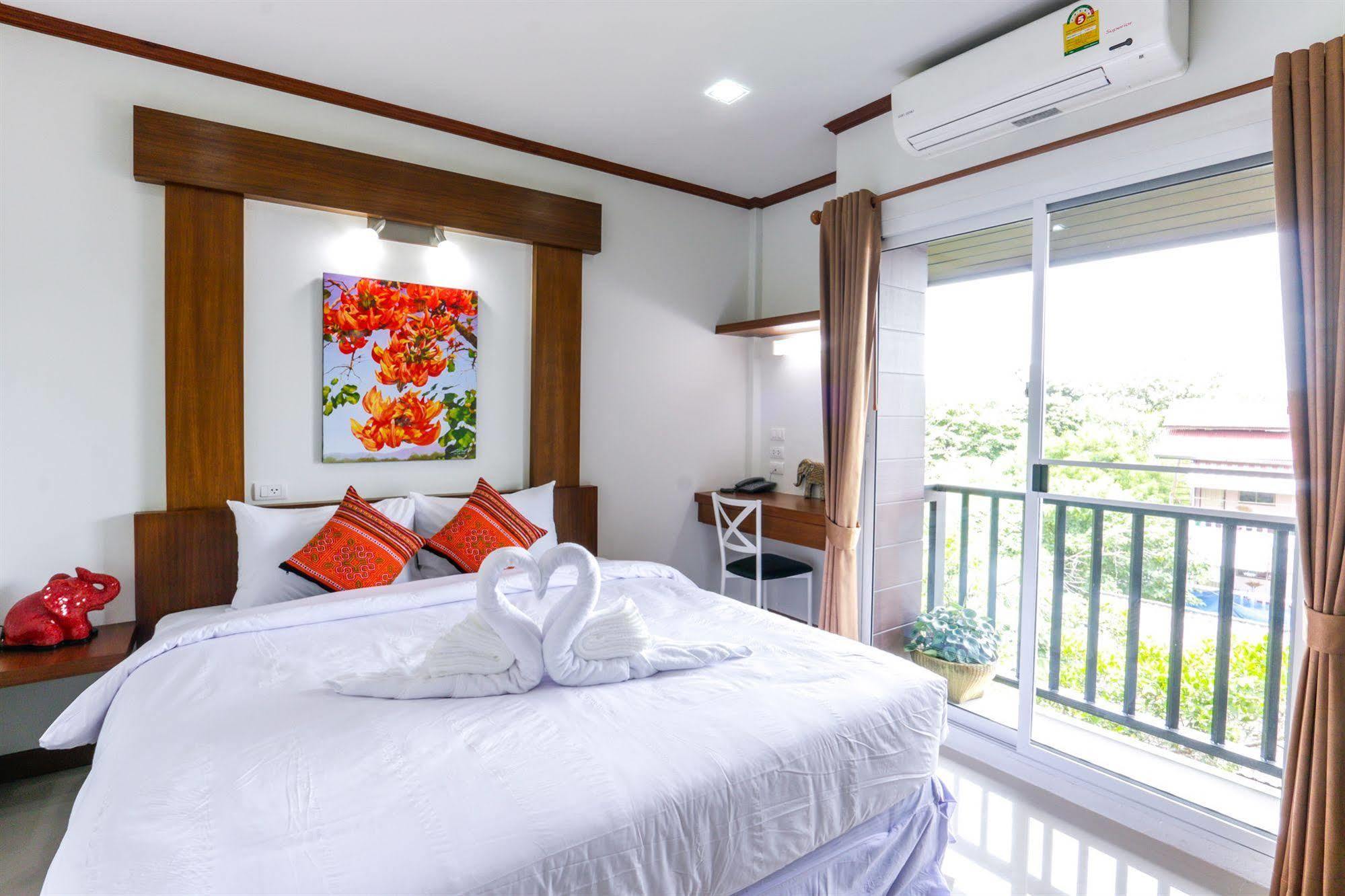 Cozytel Chiangmai Hotel Chiang Mai Exterior photo