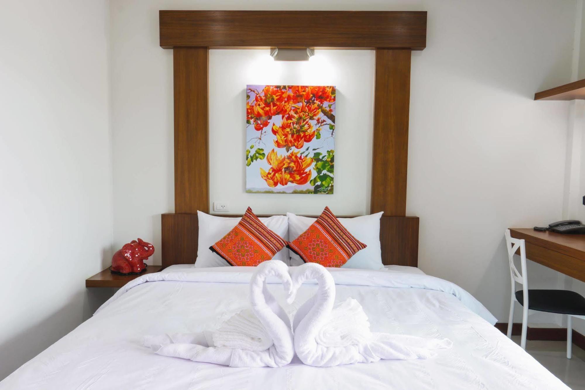 Cozytel Chiangmai Hotel Chiang Mai Exterior photo