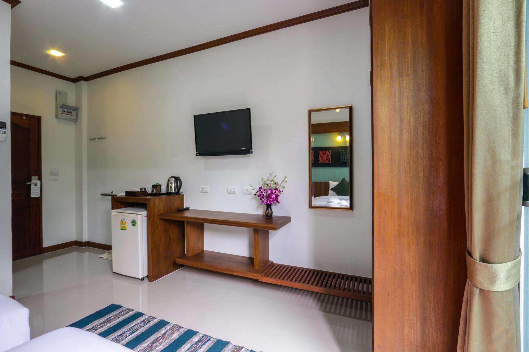 Cozytel Chiangmai Hotel Chiang Mai Exterior photo