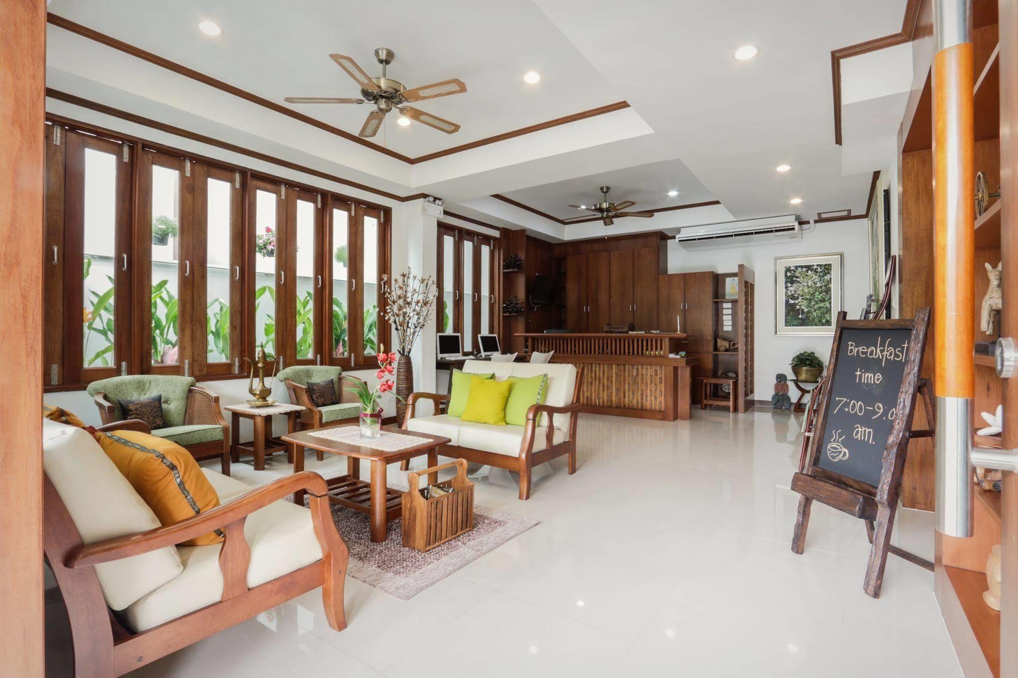 Cozytel Chiangmai Hotel Chiang Mai Exterior photo